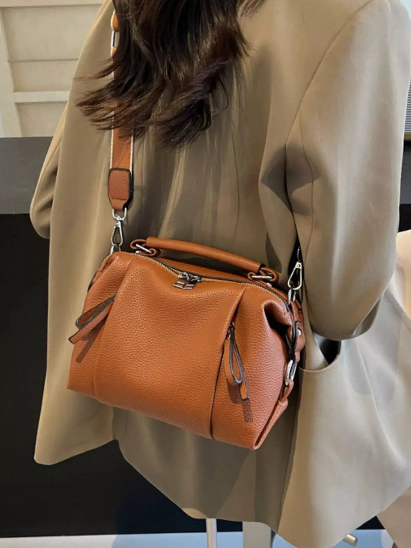 Medium PU Leather Crossbody Bag With Wide Strap Adjustable — Parfymia