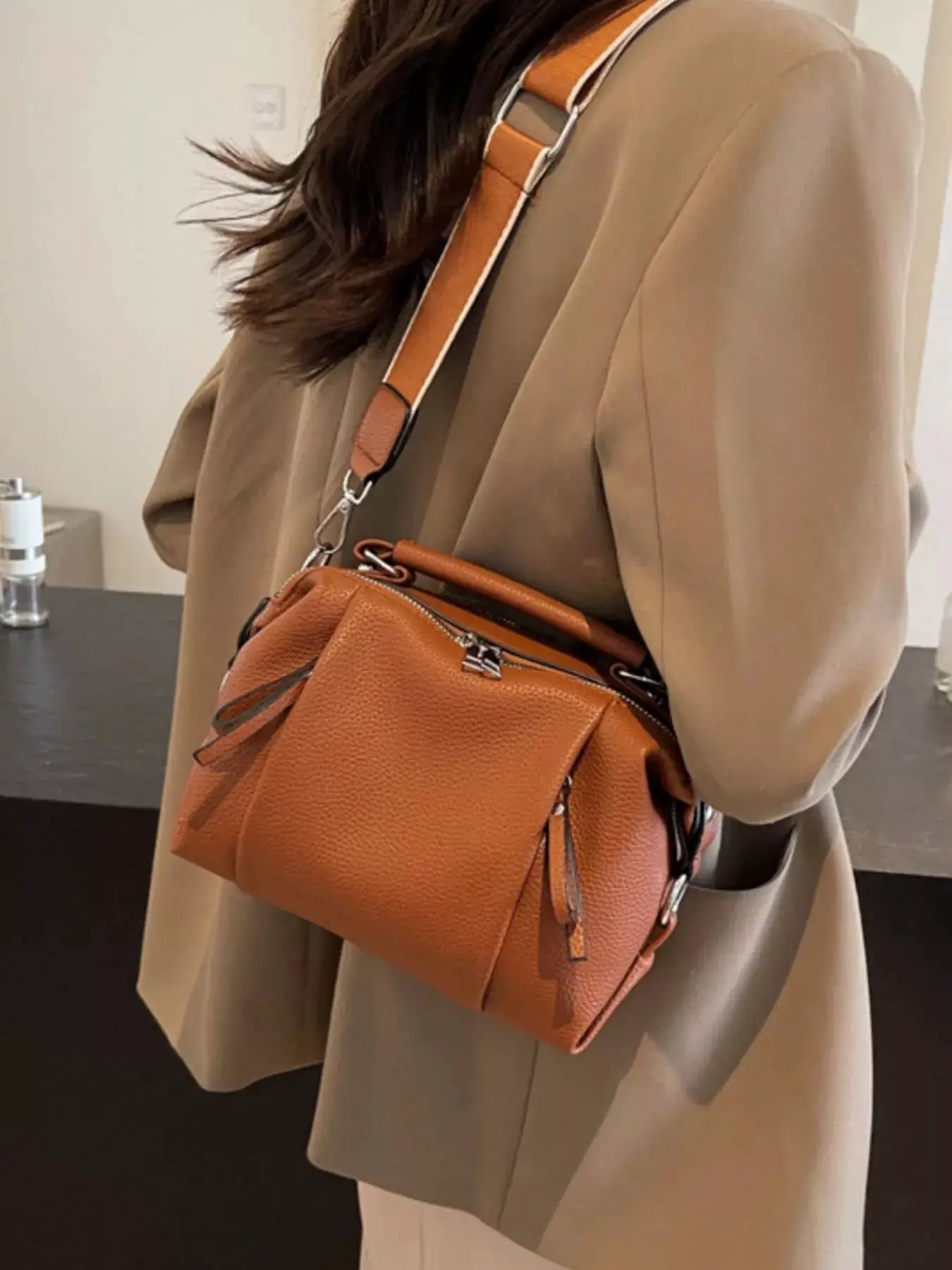 Medium PU Leather Crossbody Bag With Wide Strap Adjustable — Parfymia