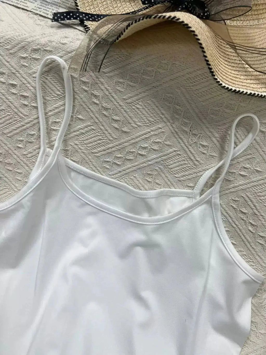 Solid Color Scoop Neck Cami by Parfymia