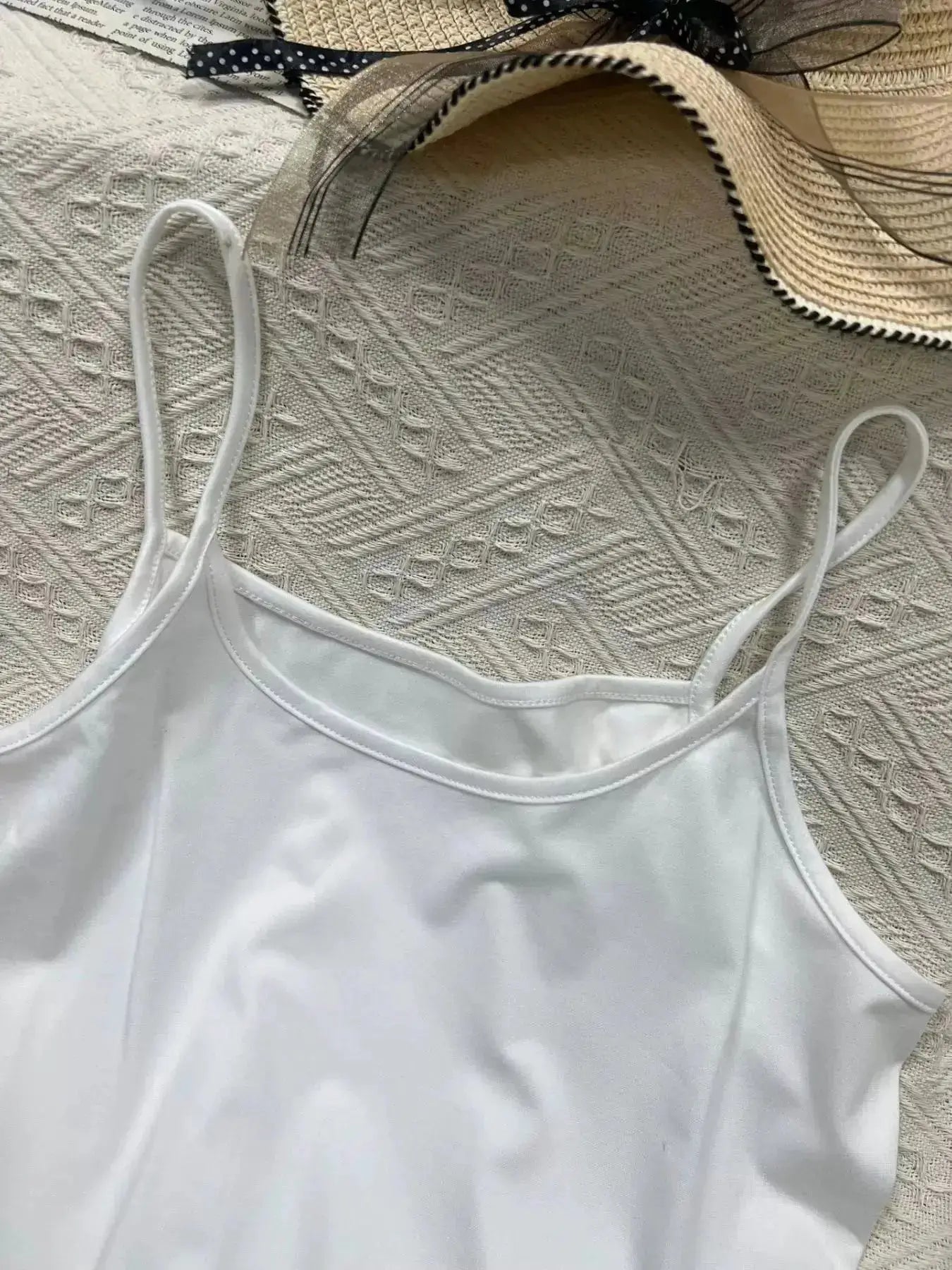 Solid Color Scoop Neck Cami by Parfymia