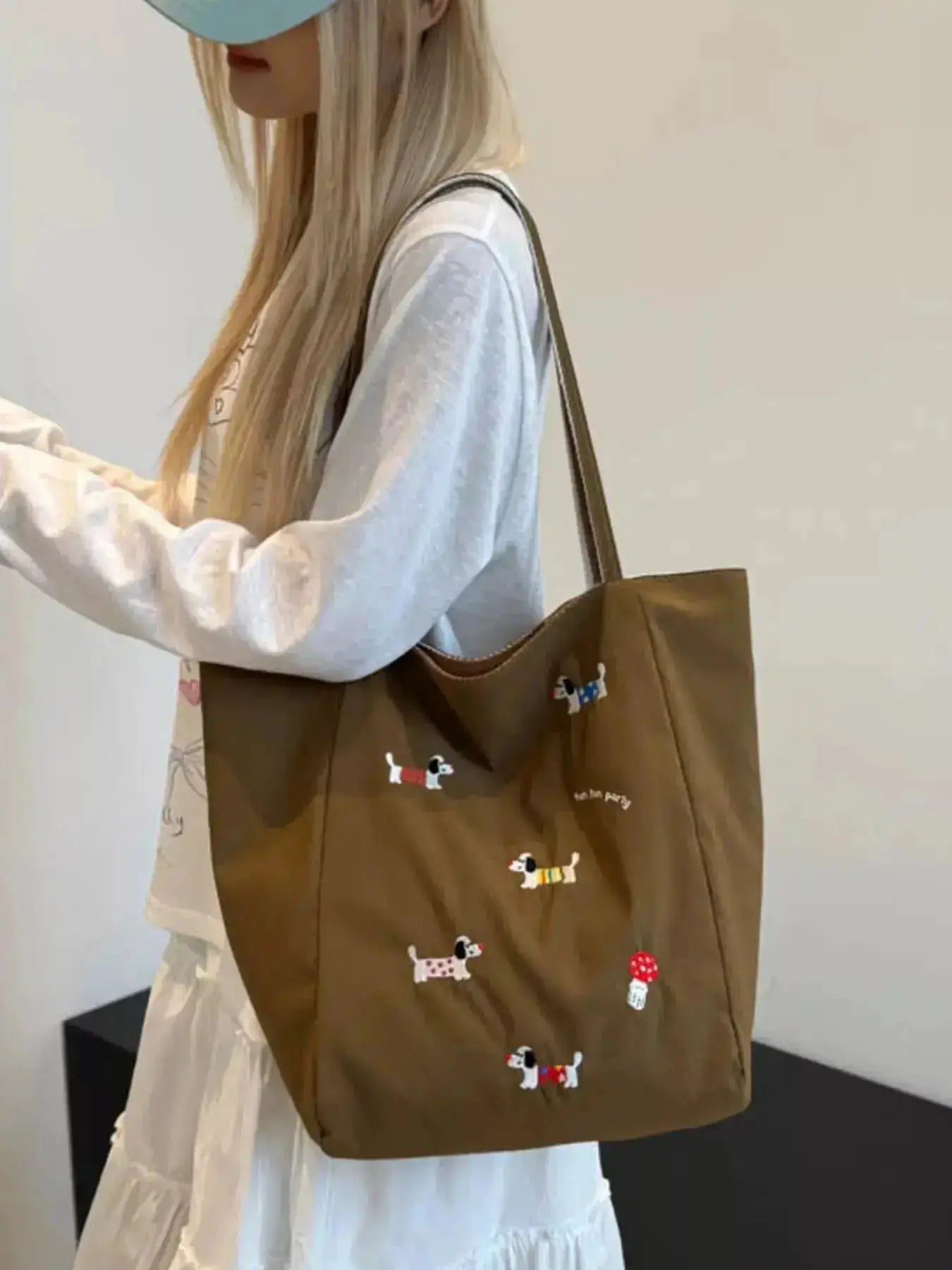 Embroidered Dachshund Shoulder Bag by Parfymia