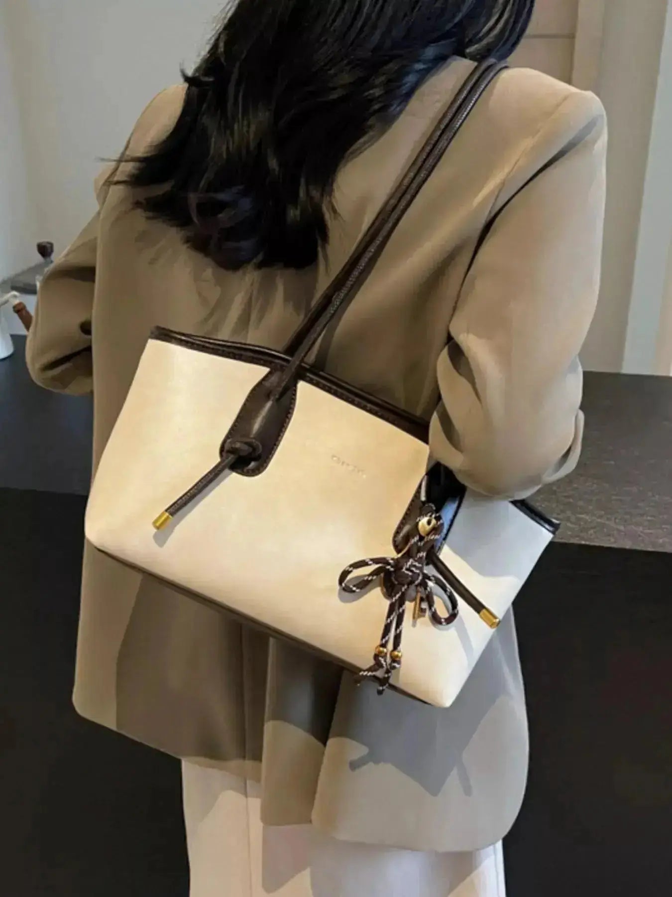 Two-Tone Shoulder Bag by Parfymia