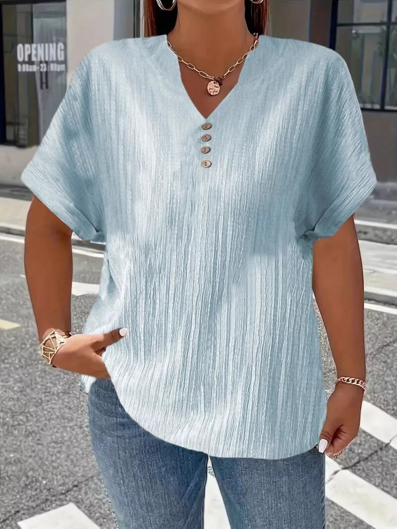 Women's Plus Size Notched Short Sleeve Top