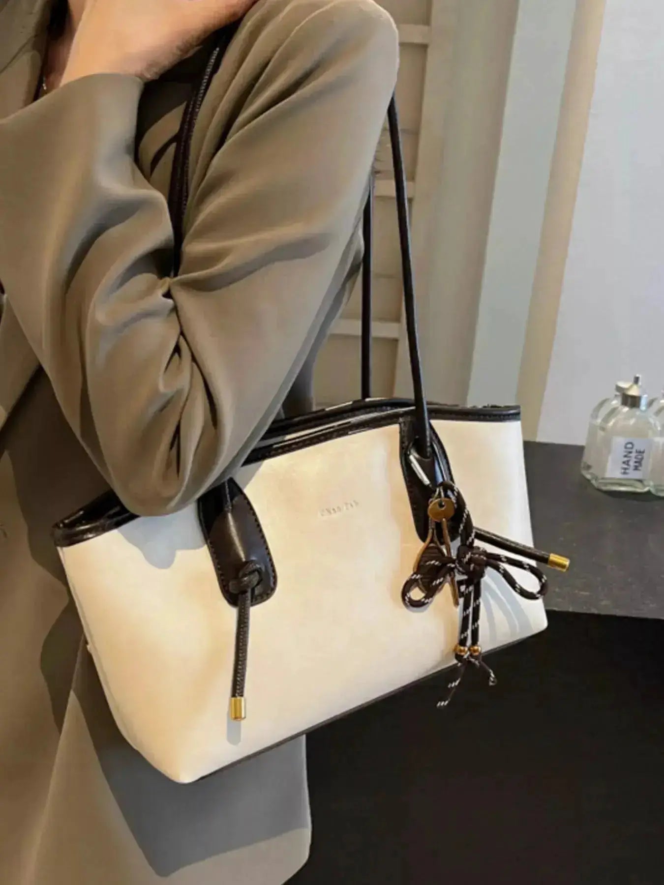 Two-Tone Shoulder Bag by Parfymia