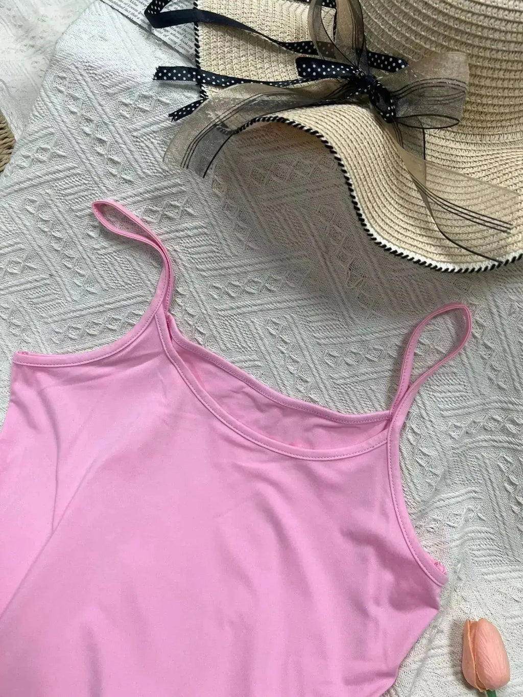 Solid Color Scoop Neck Cami by Parfymia