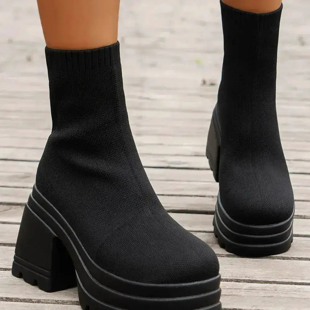Stylish Round Toe Block Heel Boots in Rubber and Woven by Parfymia
