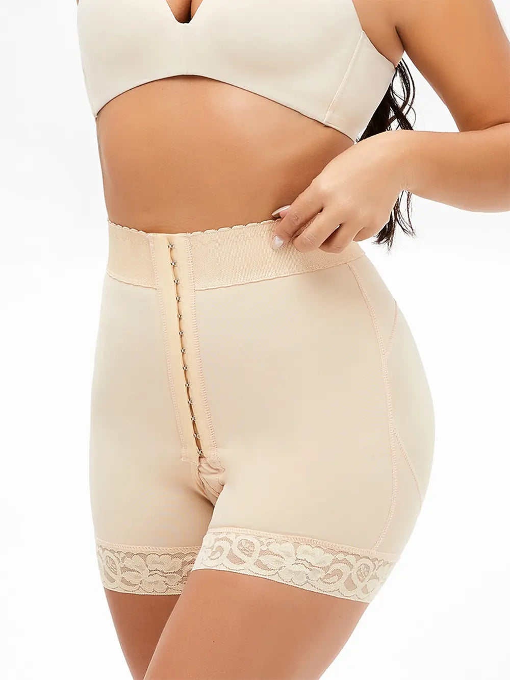 Women's Lace Detail Shaping Shorts