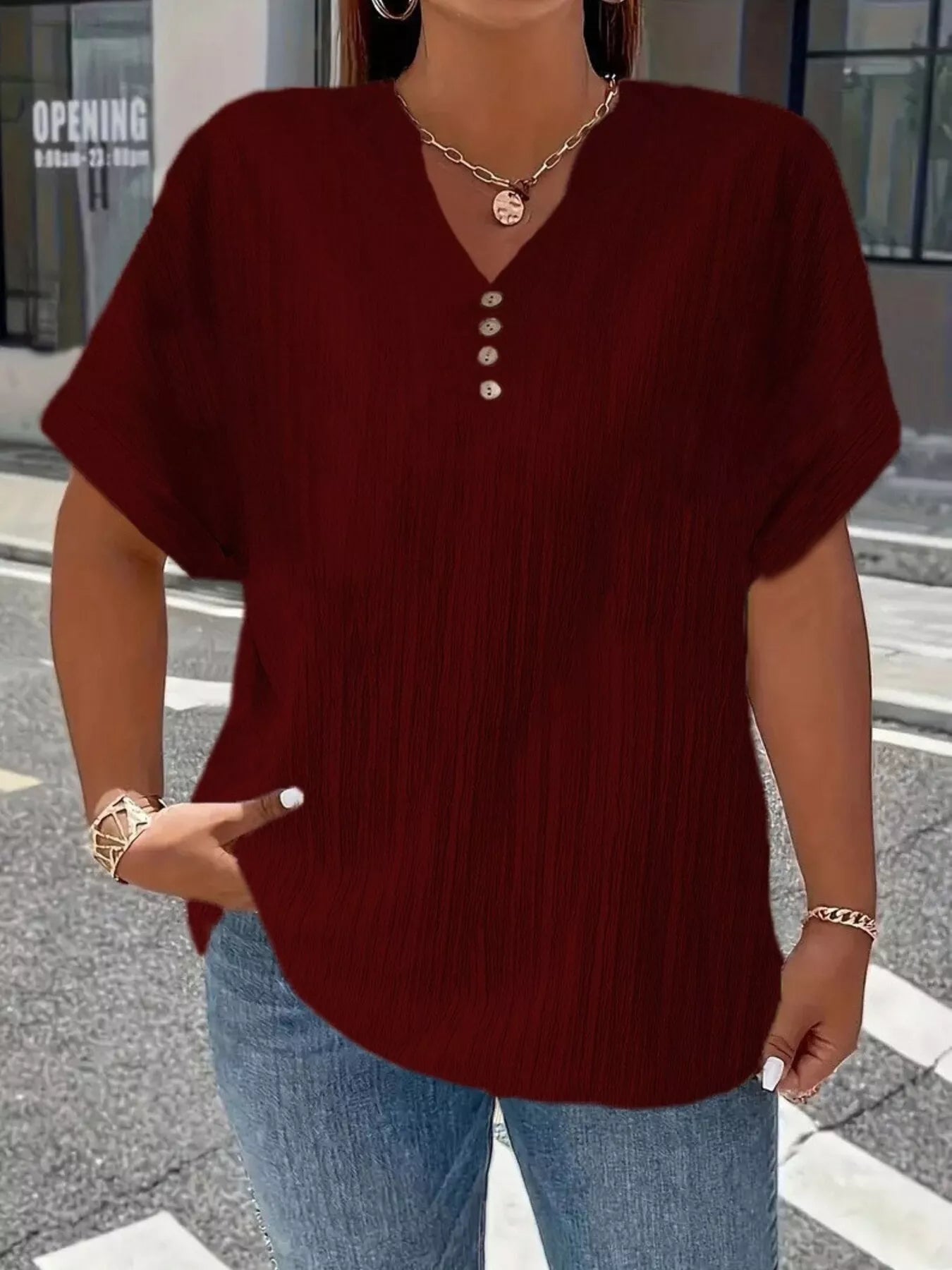 Women's Plus Size Notched Short Sleeve Top