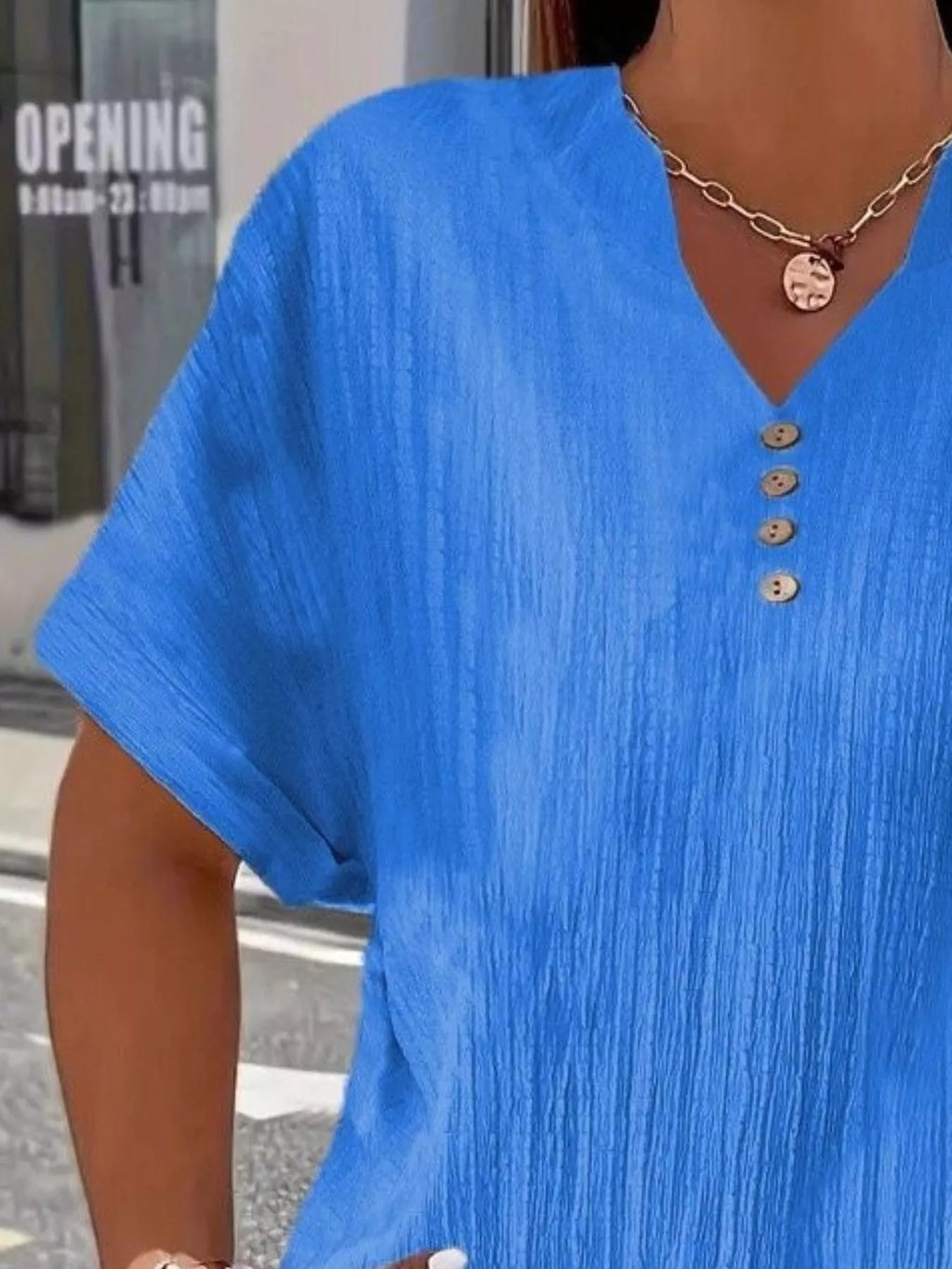 Women's Plus Size Notched Short Sleeve Top