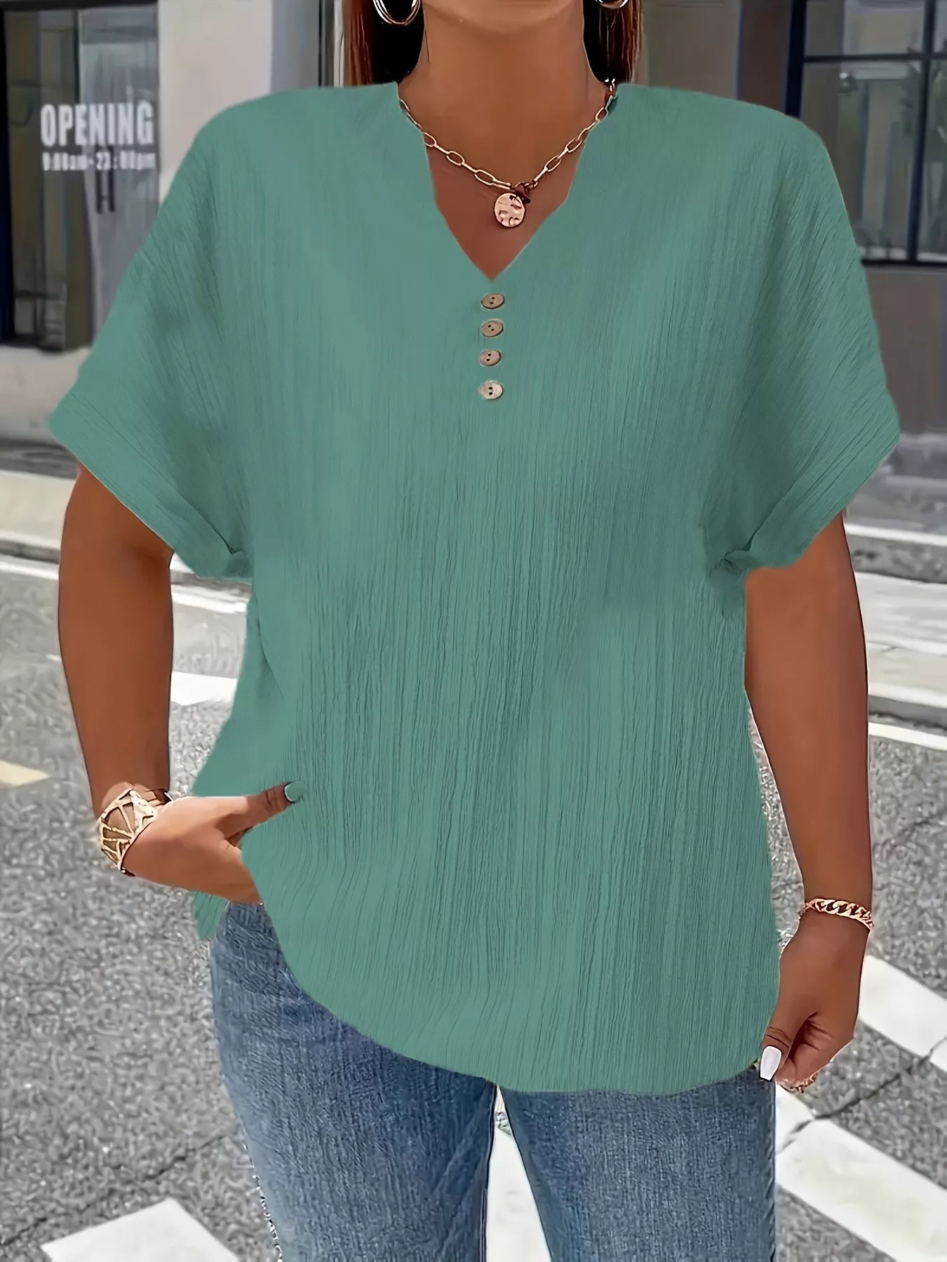 Women's Plus Size Notched Short Sleeve Top