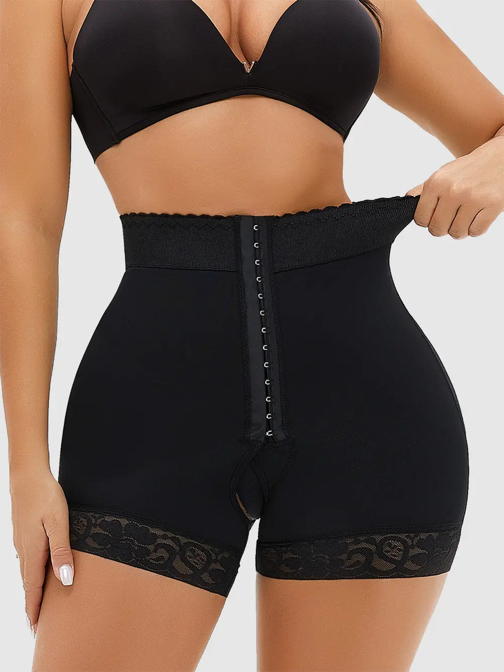 Women's Lace Detail Shaping Shorts