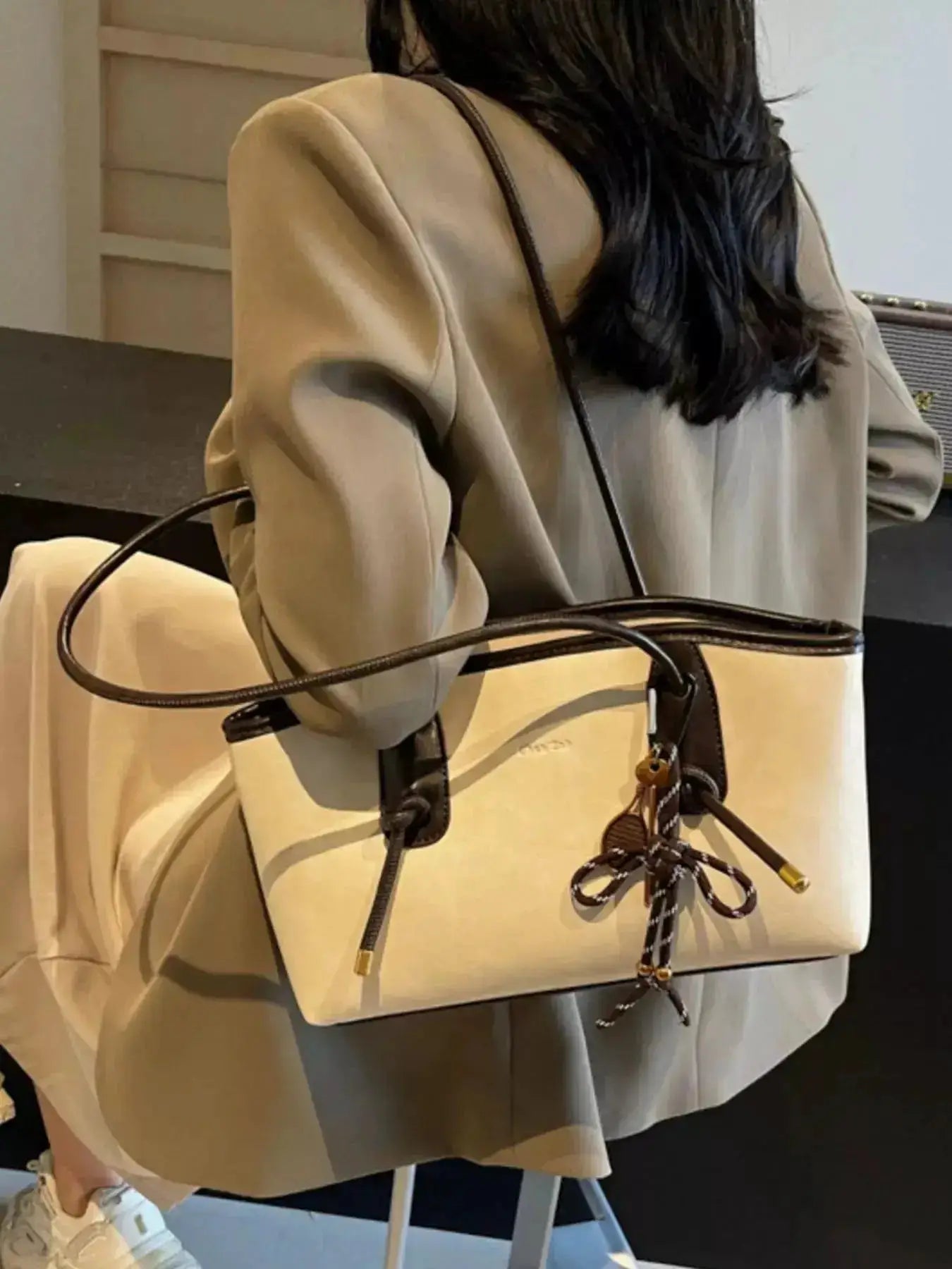 Two-Tone Shoulder Bag by Parfymia