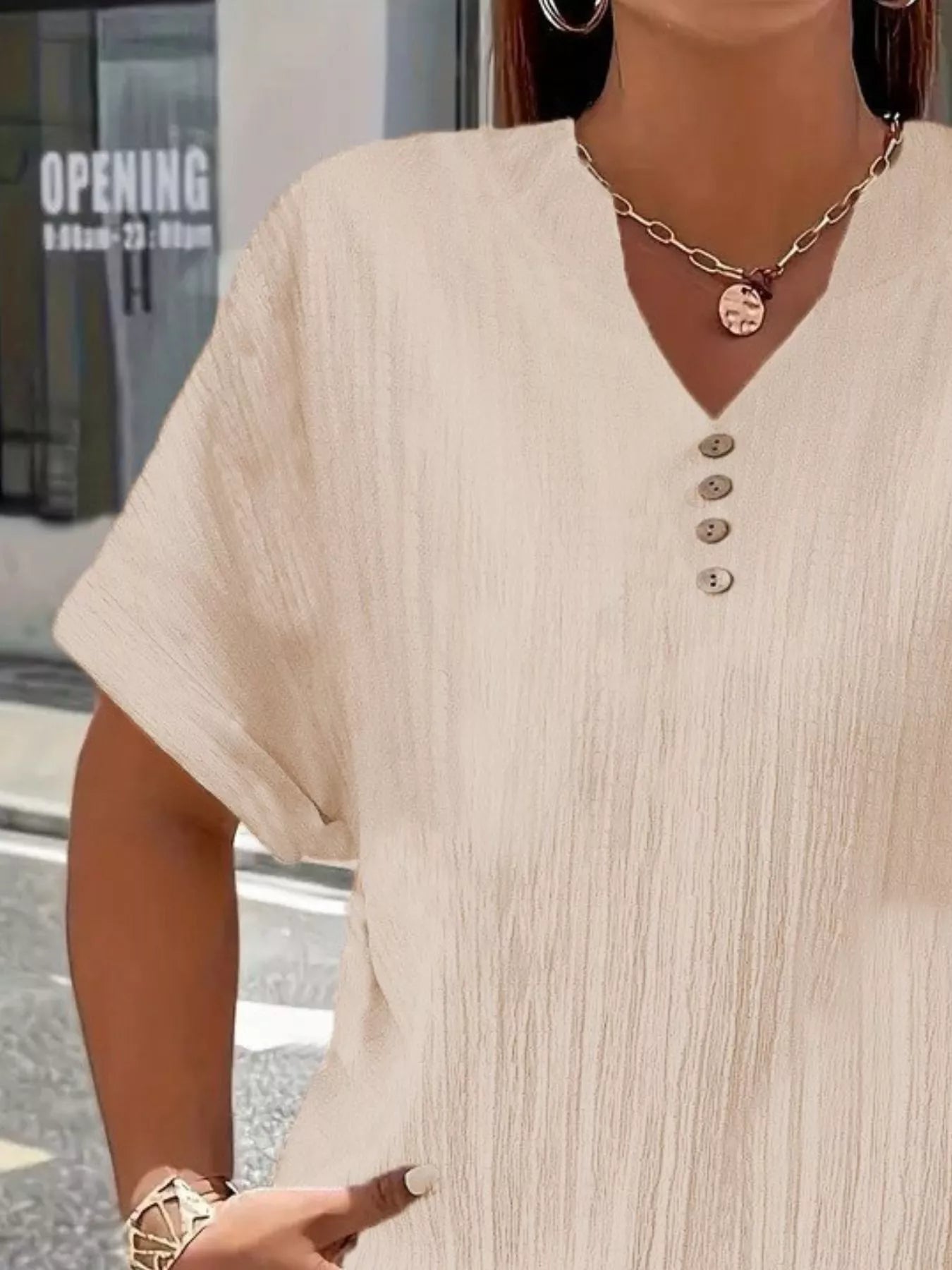 Women's Plus Size Notched Short Sleeve Top