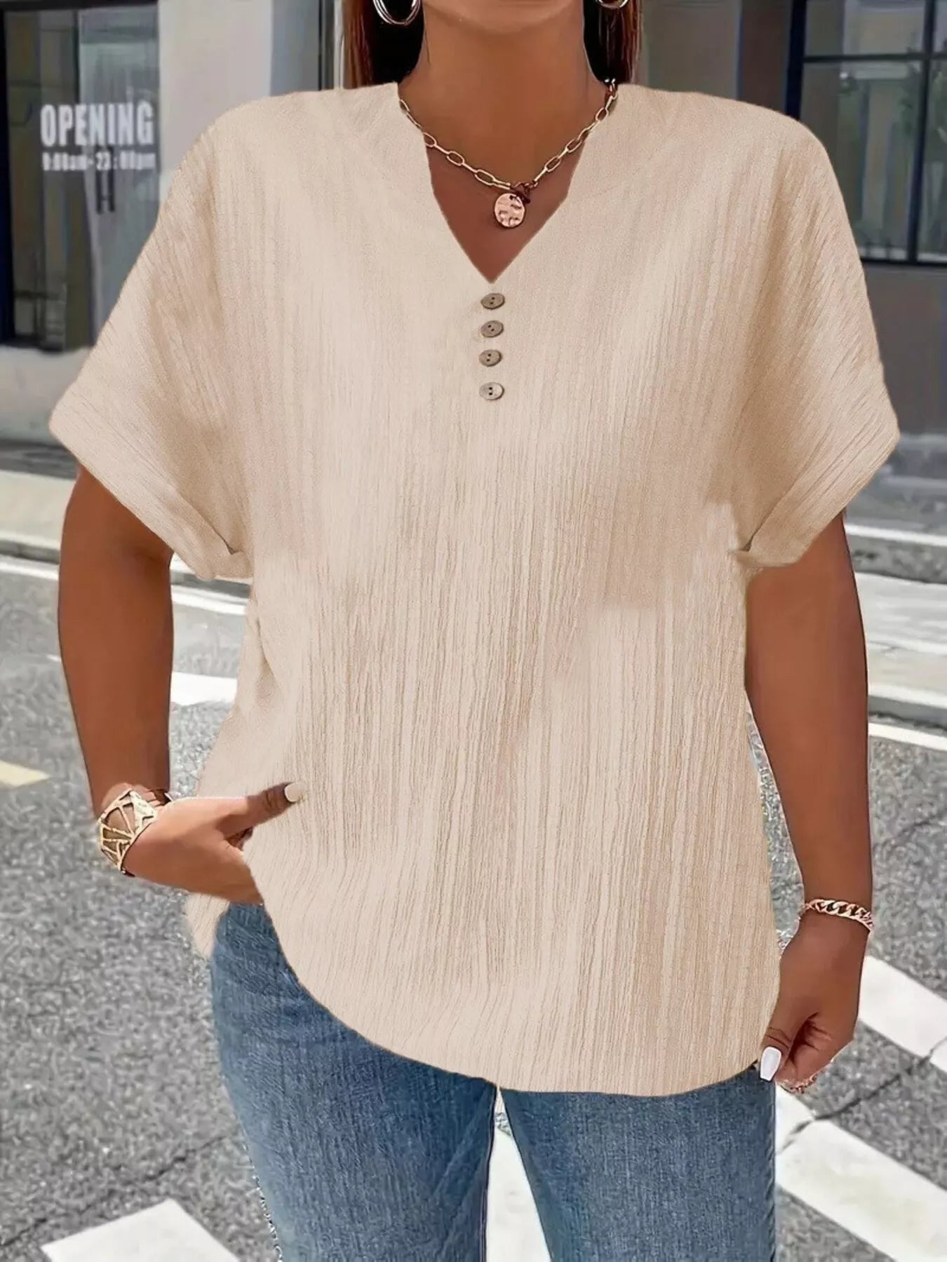 Women's Plus Size Notched Short Sleeve Top