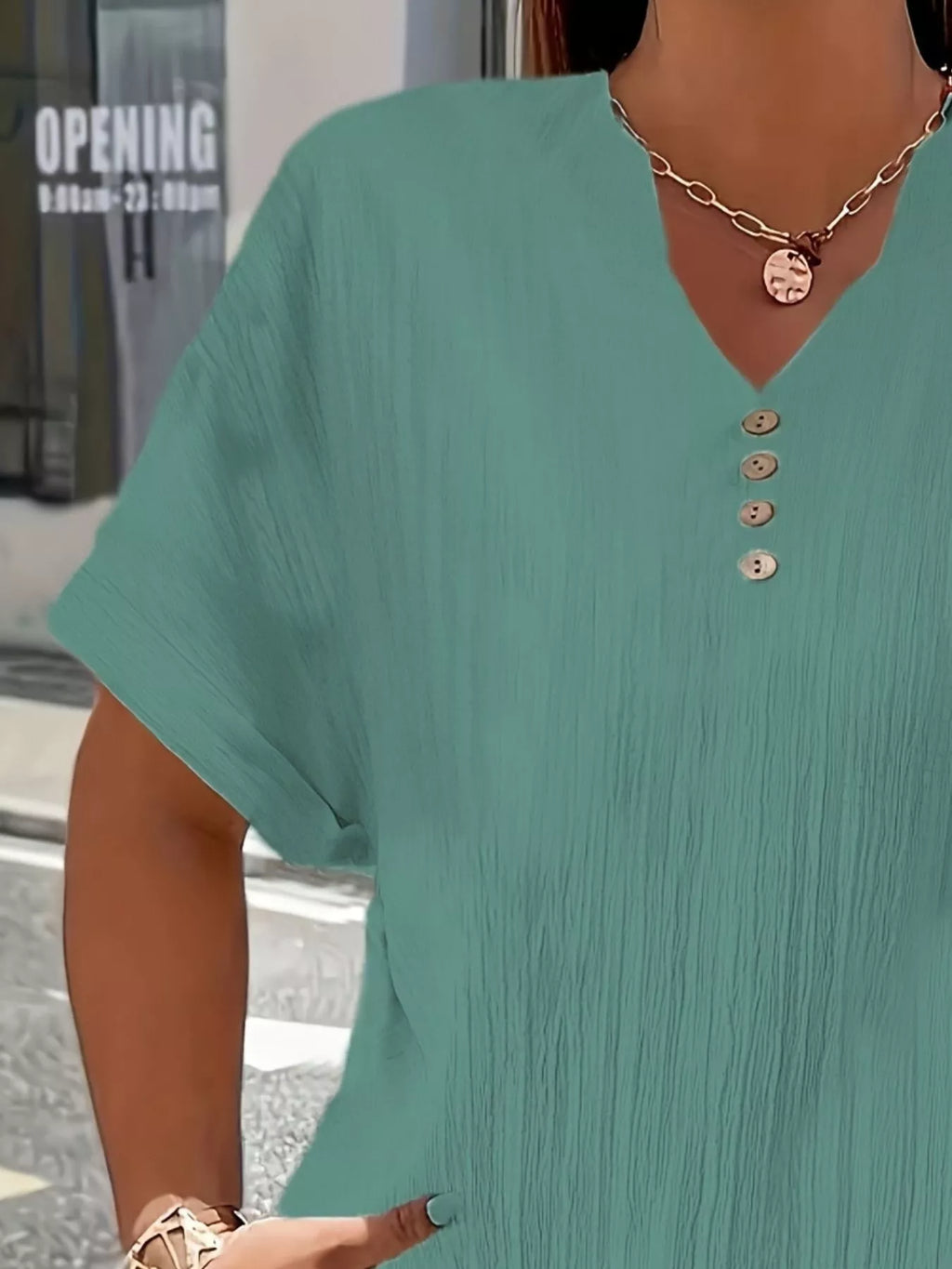 Women's Plus Size Notched Short Sleeve Top