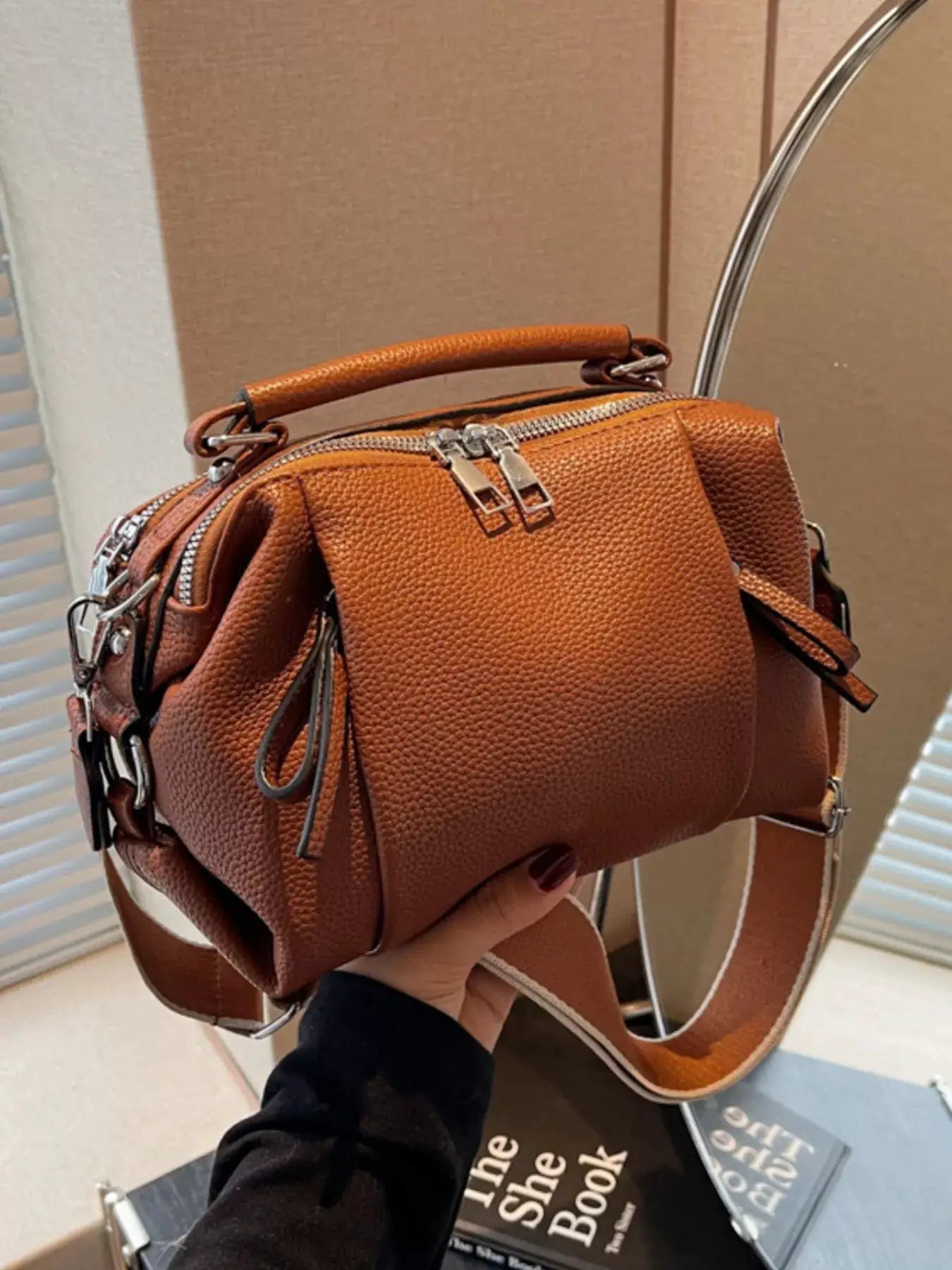 Medium PU Leather Crossbody Bag With Wide Strap Adjustable — Parfymia