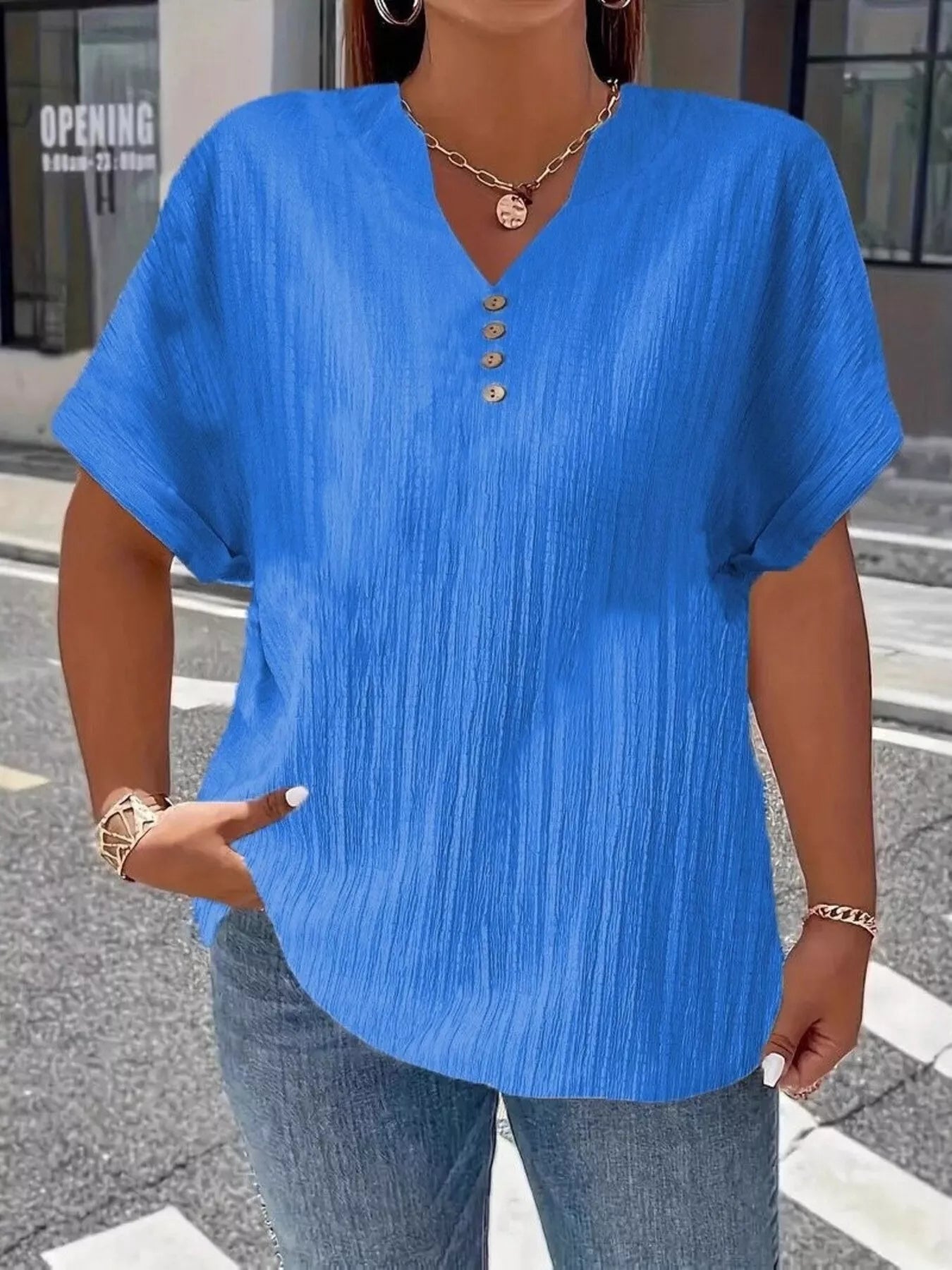 Women's Plus Size Notched Short Sleeve Top