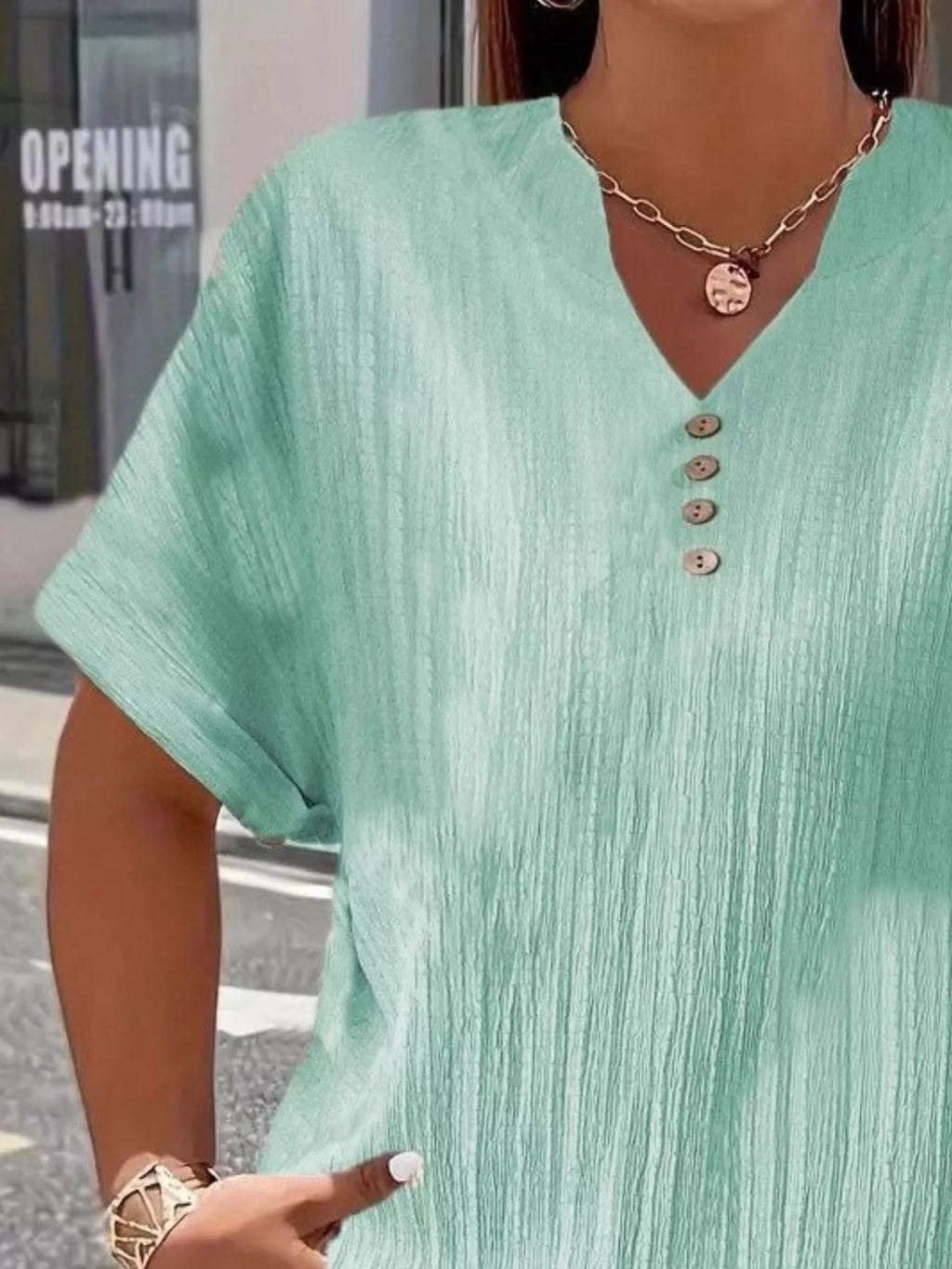 Women's Plus Size Notched Short Sleeve Top