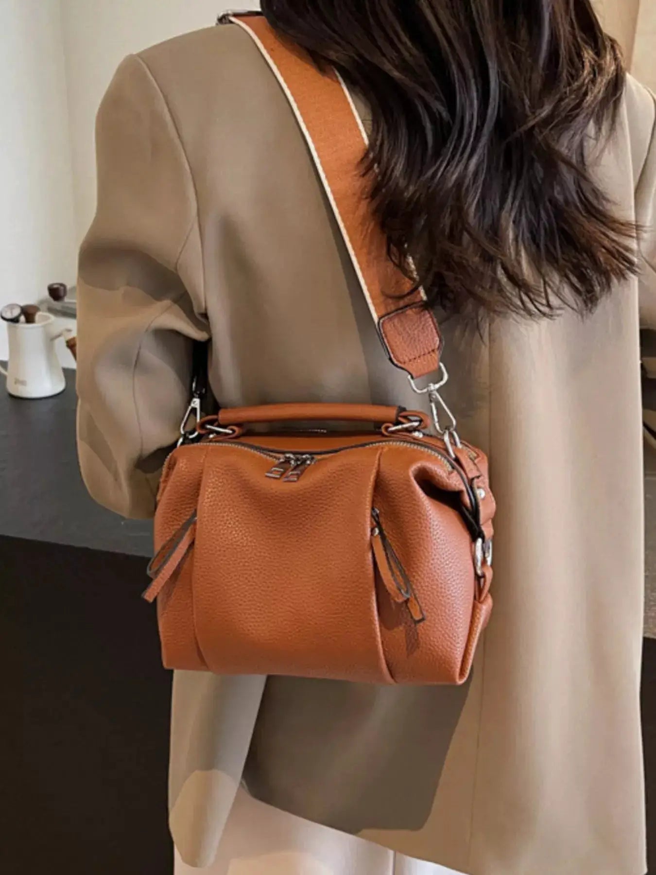 Medium PU Leather Crossbody Bag With Wide Strap Adjustable — Parfymia