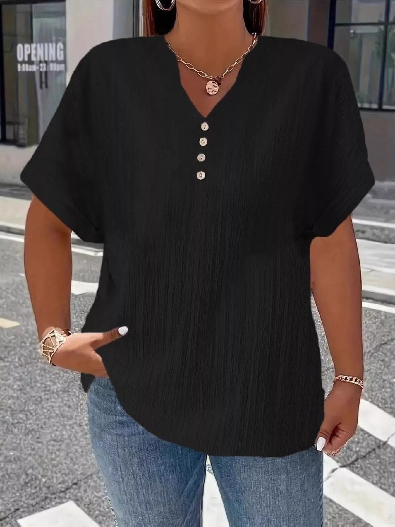 Women's Plus Size Notched Short Sleeve Top