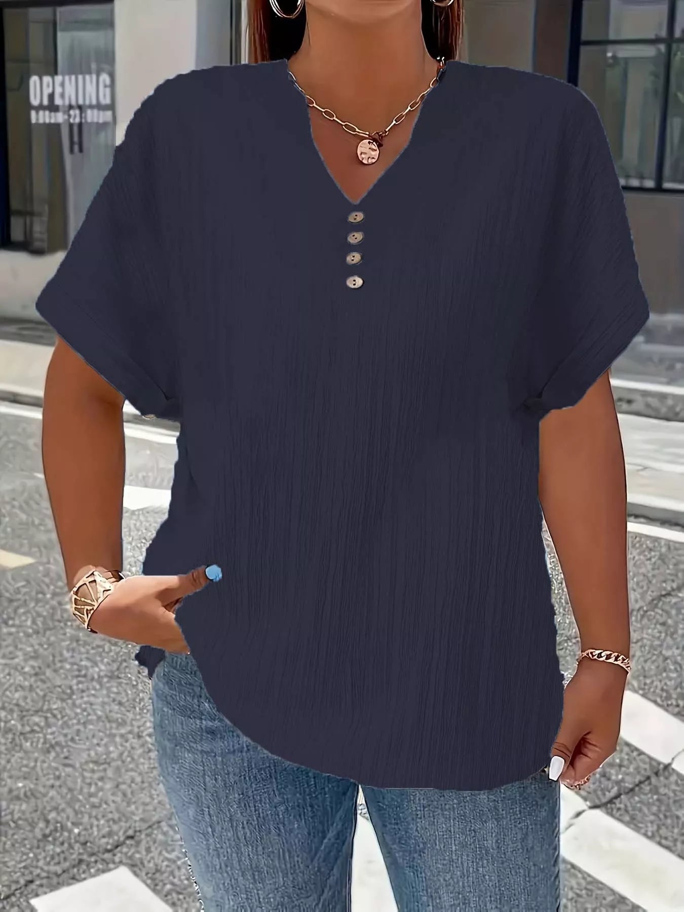 Women's Plus Size Notched Short Sleeve Top